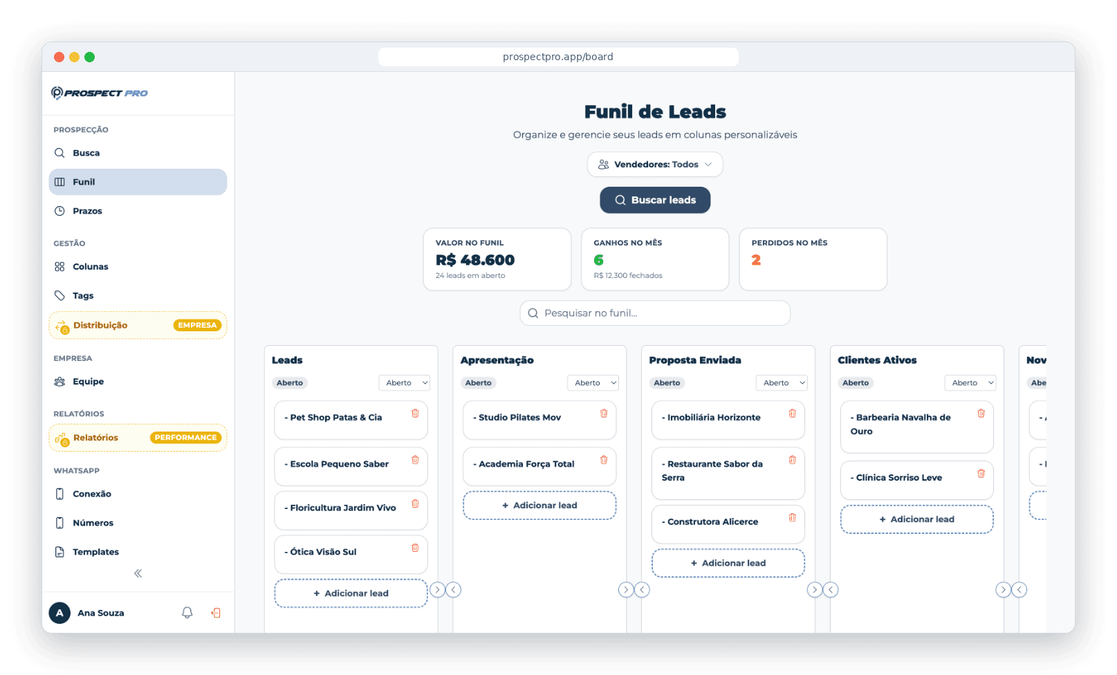 Funil de leads do ProspectPro com as colunas de etapas e os cards dos clientes